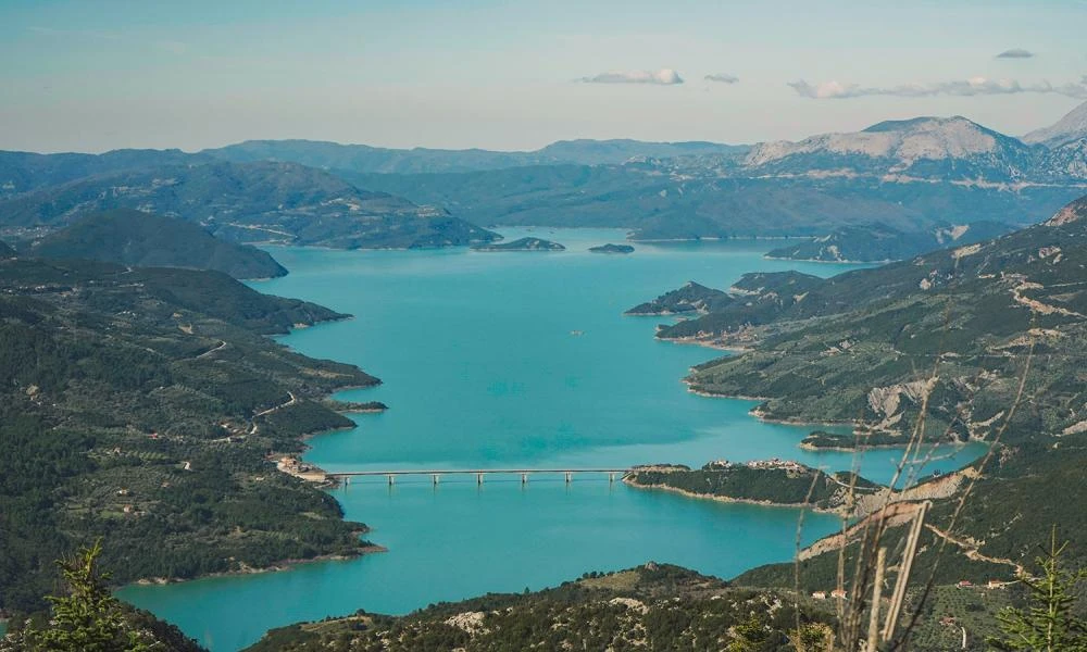 Λειψυδρία: Έτοιμη η μελέτη για να «βγάλει» νερό η λίμνη των Κρεμαστών